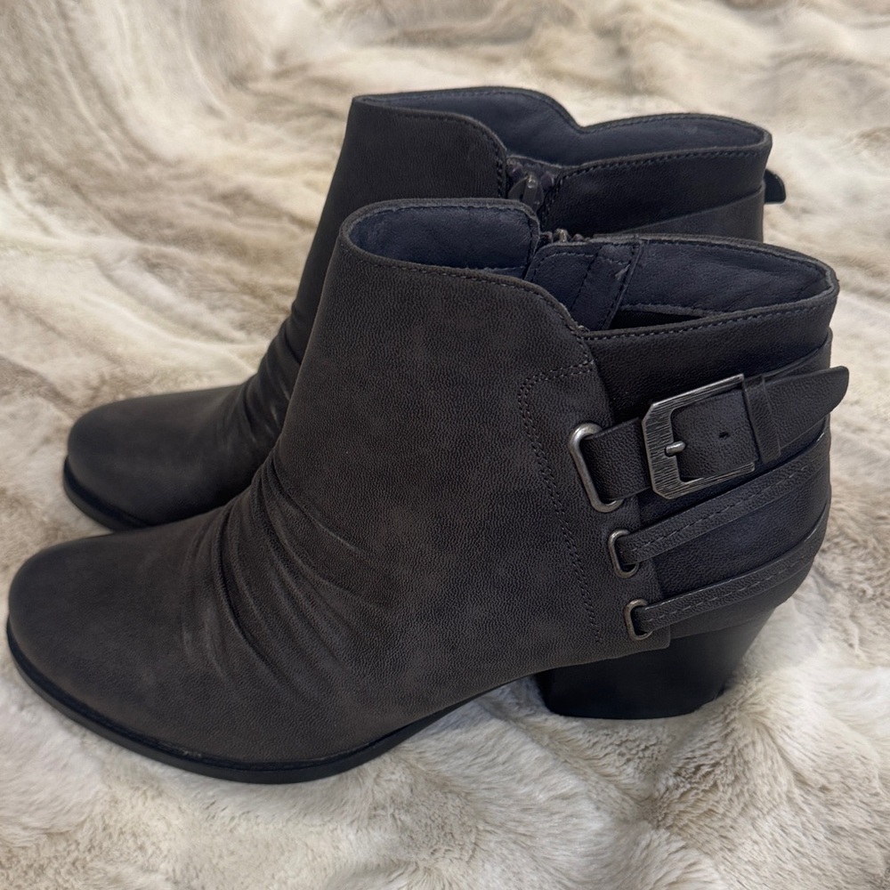 BareTraps Dark Brown Ankle Booties NWOT - Picture 6 of 7